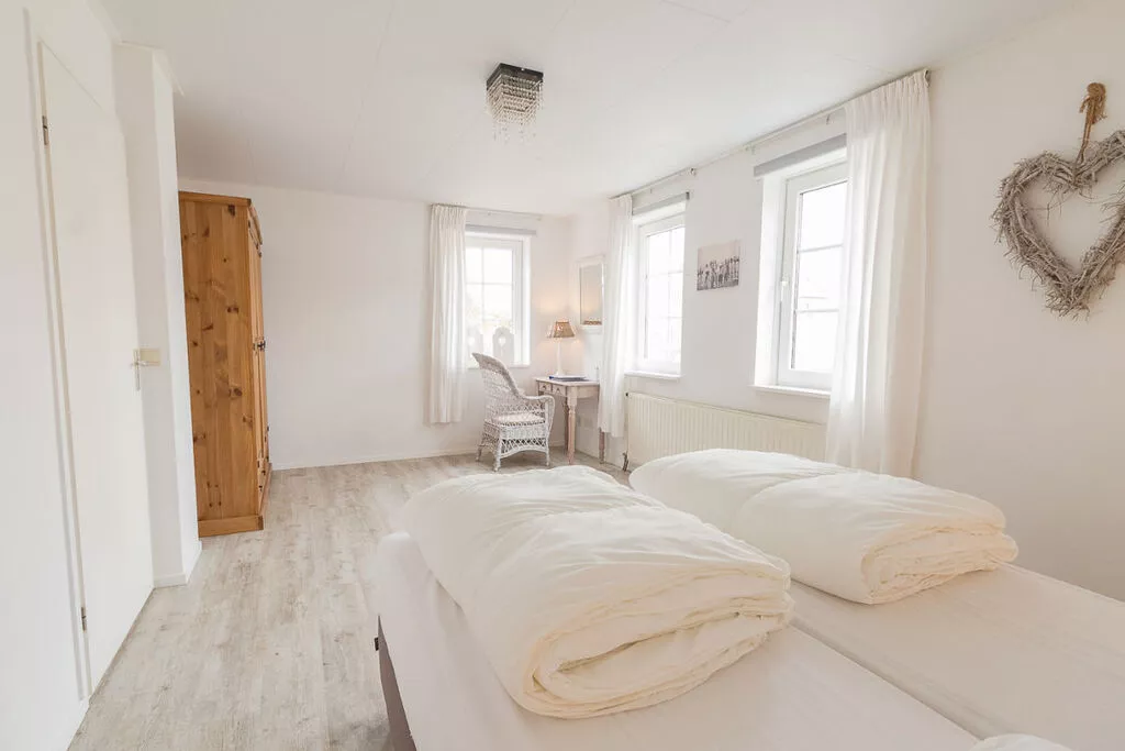 205635-Bedroom