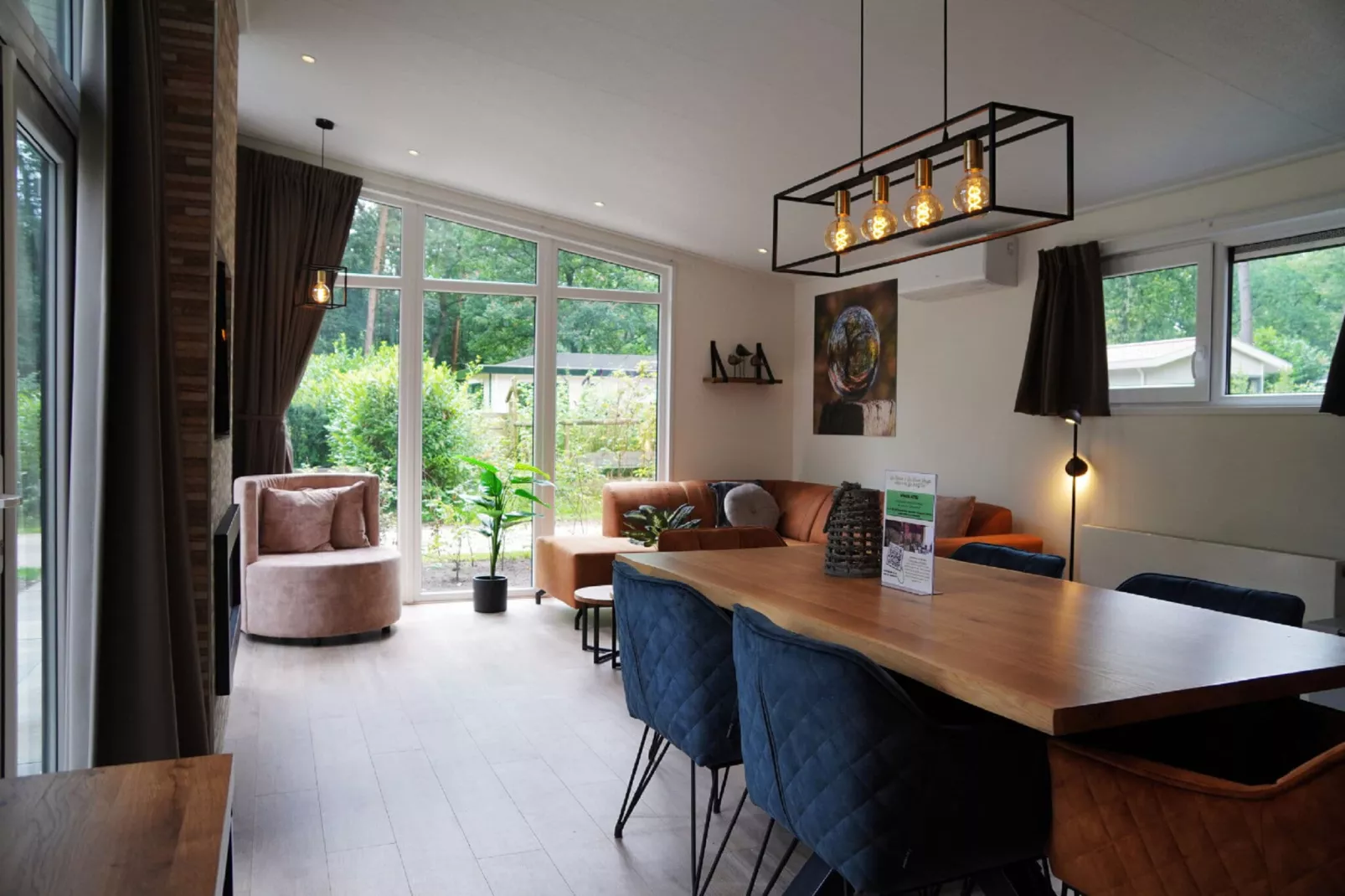Vakantiepark De Rimboe & De Woeste Hoogte 20-Living room