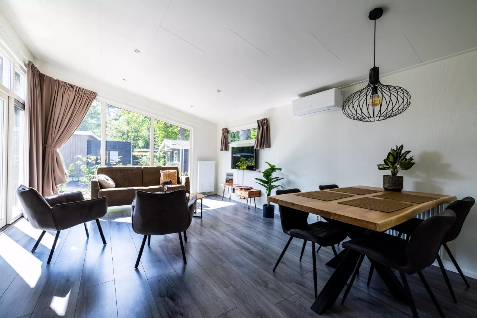 Vakantiepark De Rimboe & De Woeste Hoogte 27-Dining room