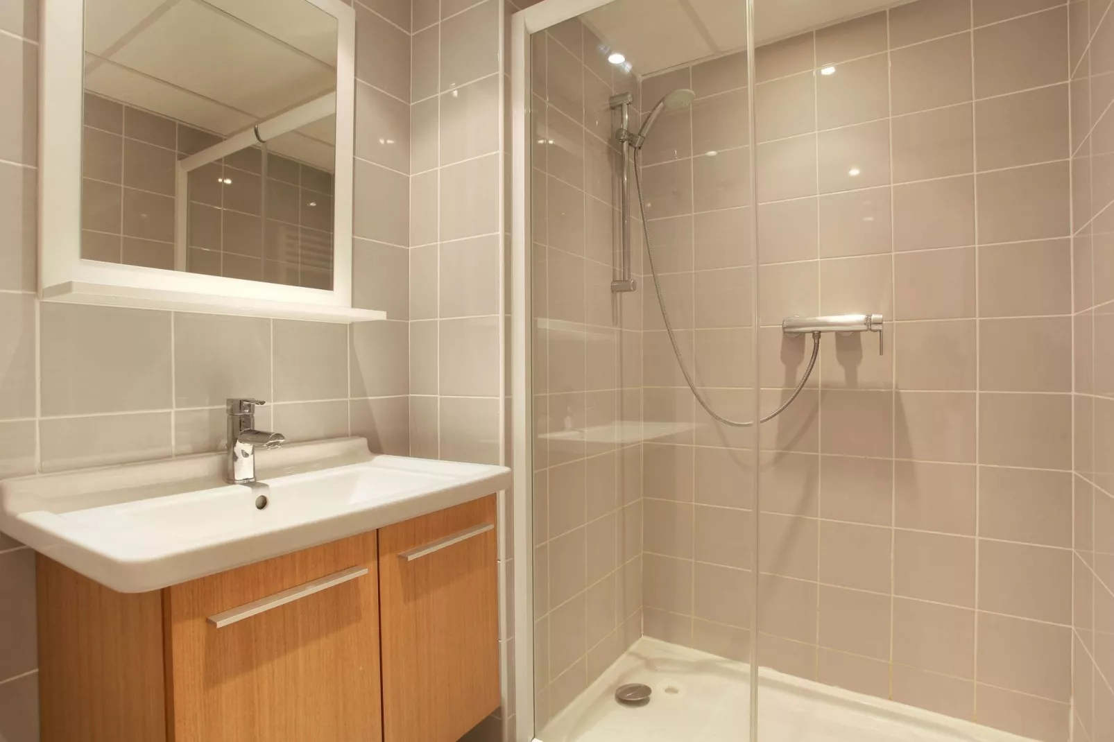 Les 4 Soleils 1-Bathroom