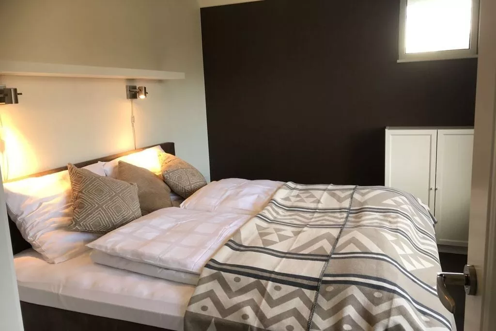 263855-Bedroom