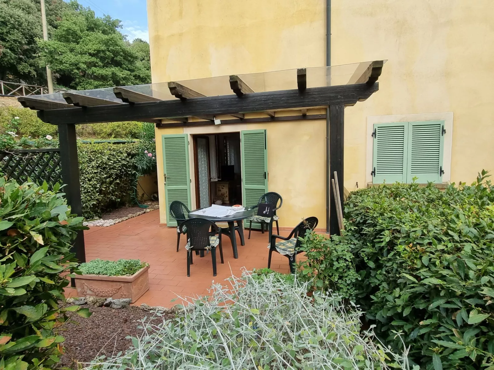 Corbezzolo-Outside
