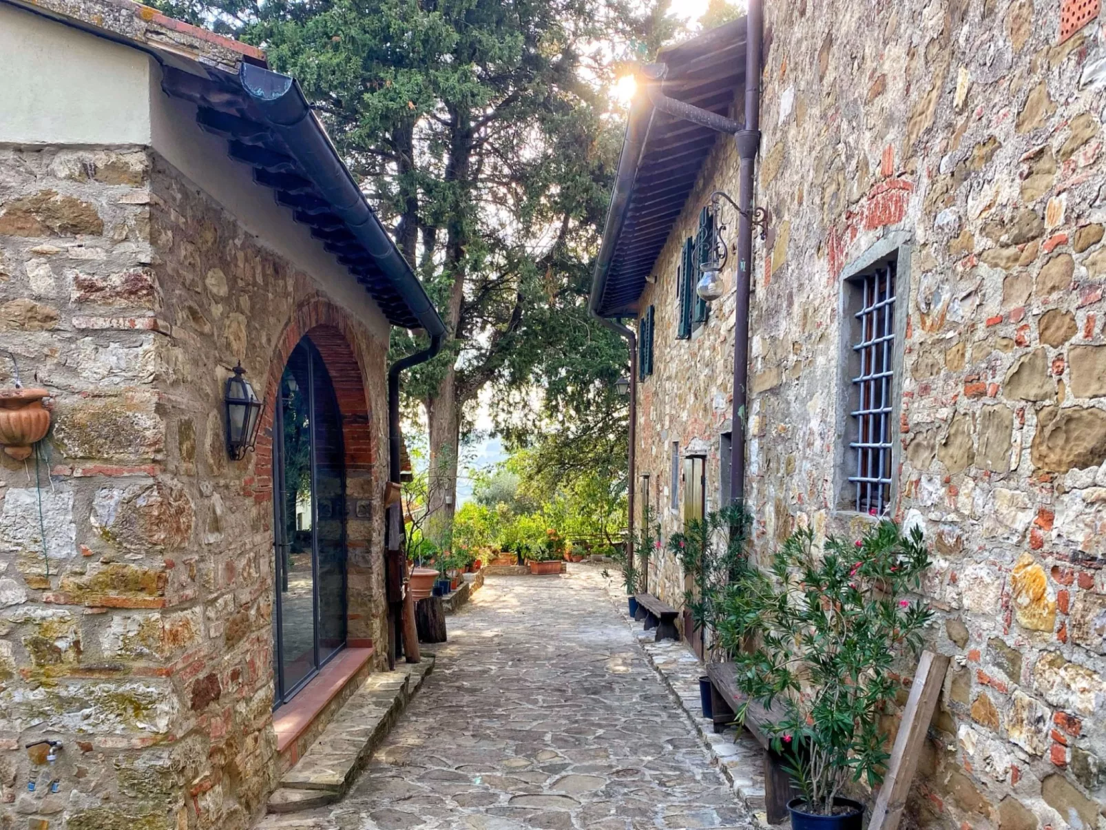Mangiatoia-Outside
