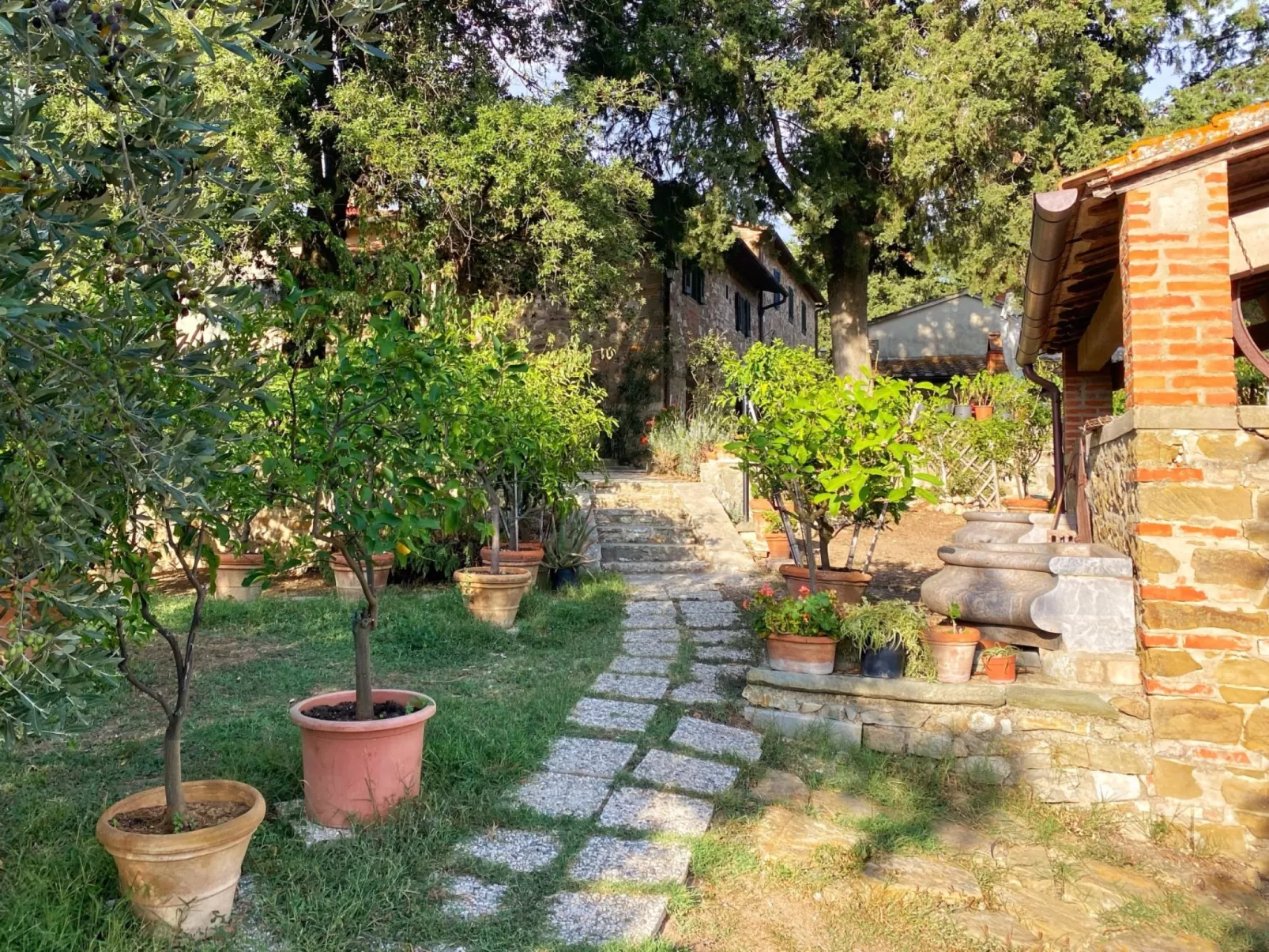 Mangiatoia-Outside