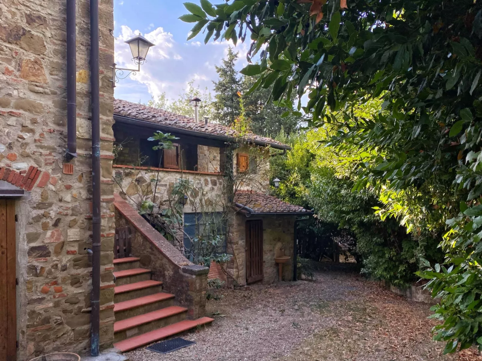 Mangiatoia-Outside