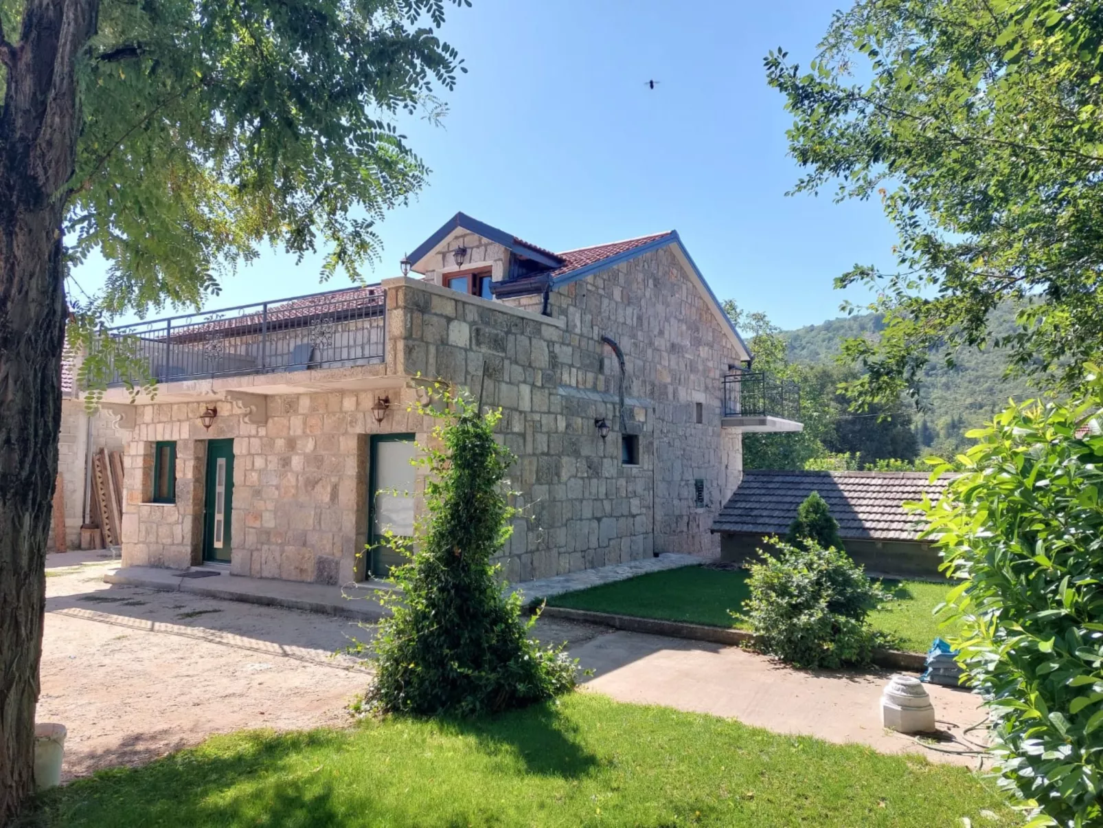 Markanovi Dvori-Outside