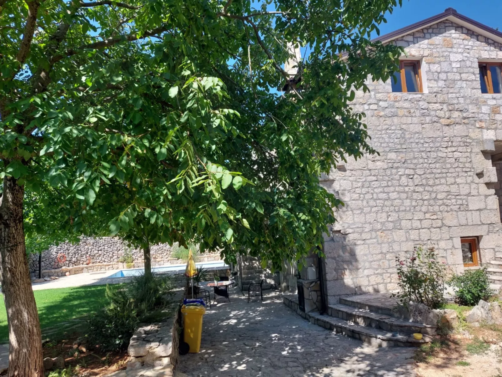 Markanovi Dvori-Outside