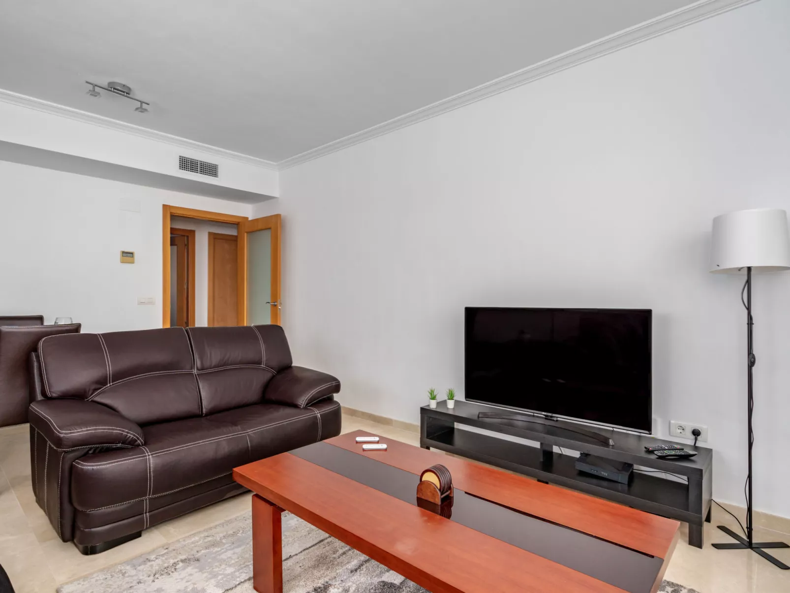 Casares del Sol-Inside