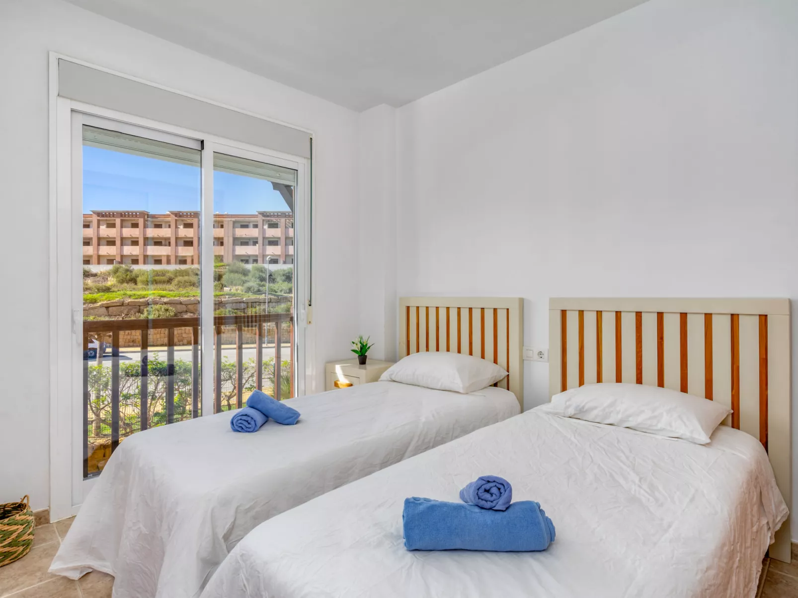 Casares del Sol-Inside
