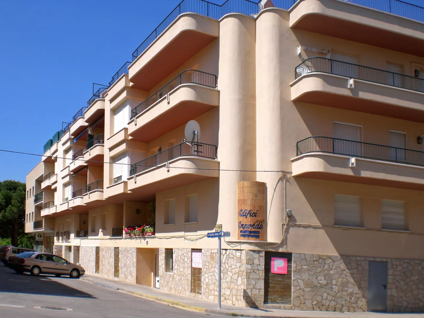 Emporda-Outside