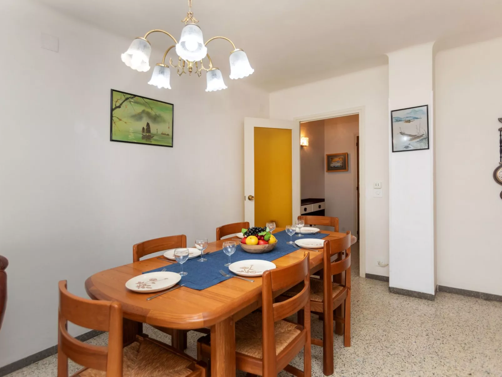 Emporda-Inside
