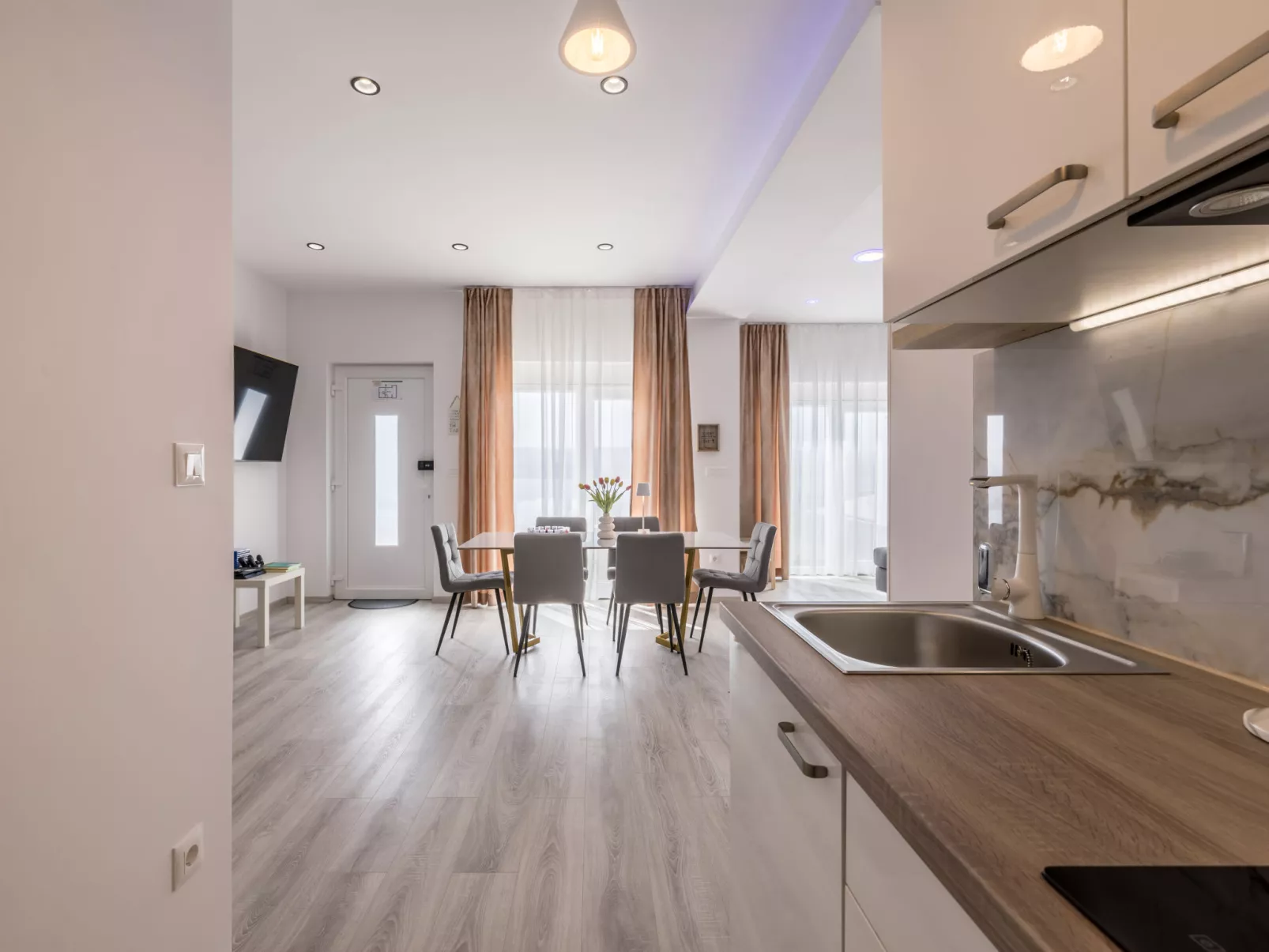 Luxury Apartman Mir-Inside
