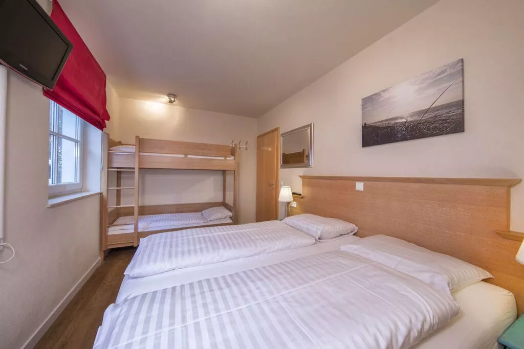 248162-Bedroom