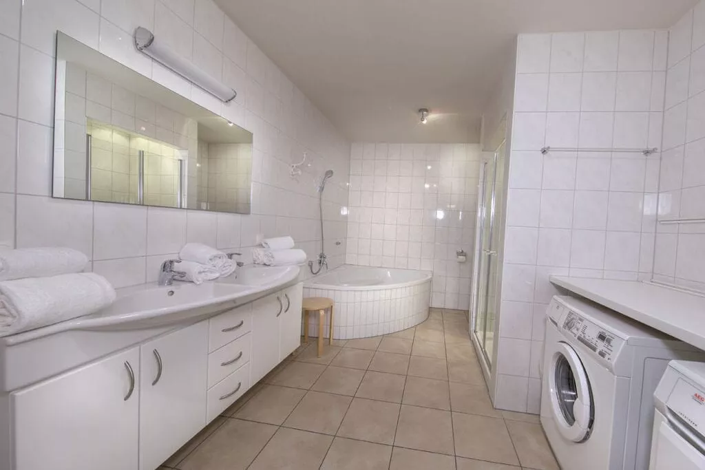 248162-Bathroom
