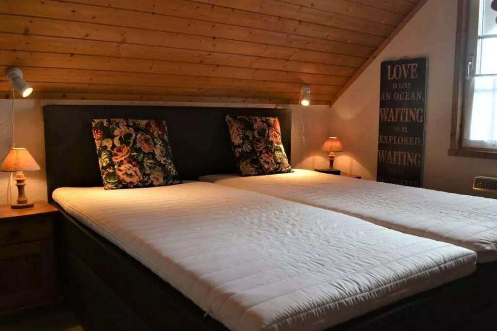 266908-Bedroom