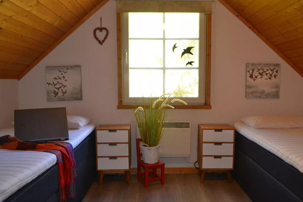 266908-Bedroom