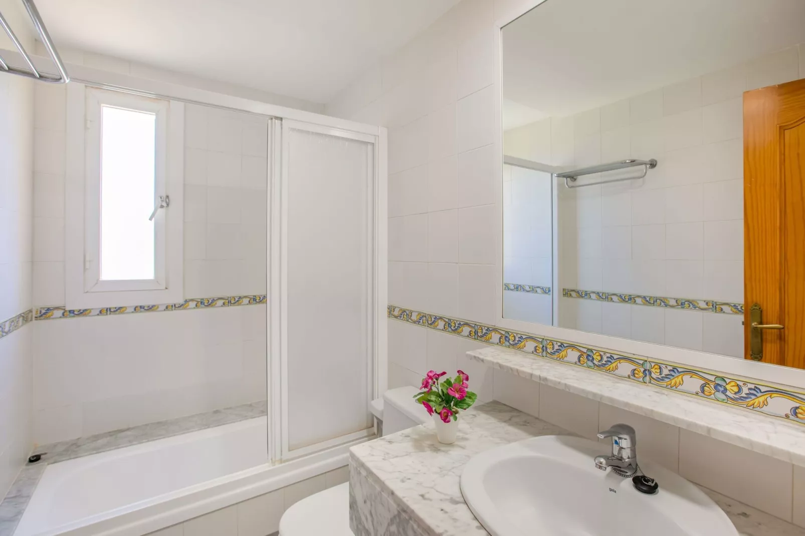 Macael Bajo 201-Bathroom