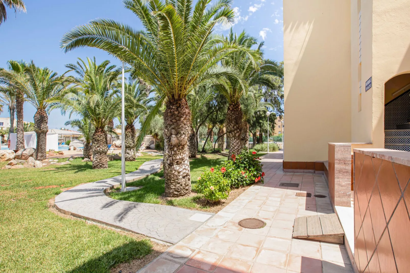 Macael Bajo 201-Gardens summer