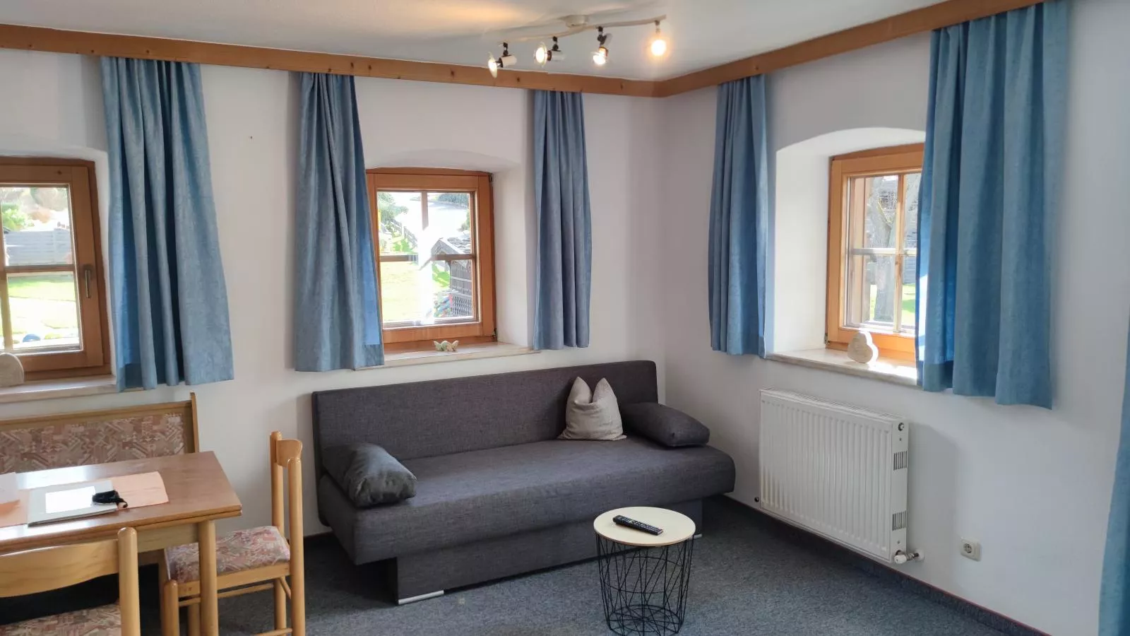 Seppen Top 2-Living room