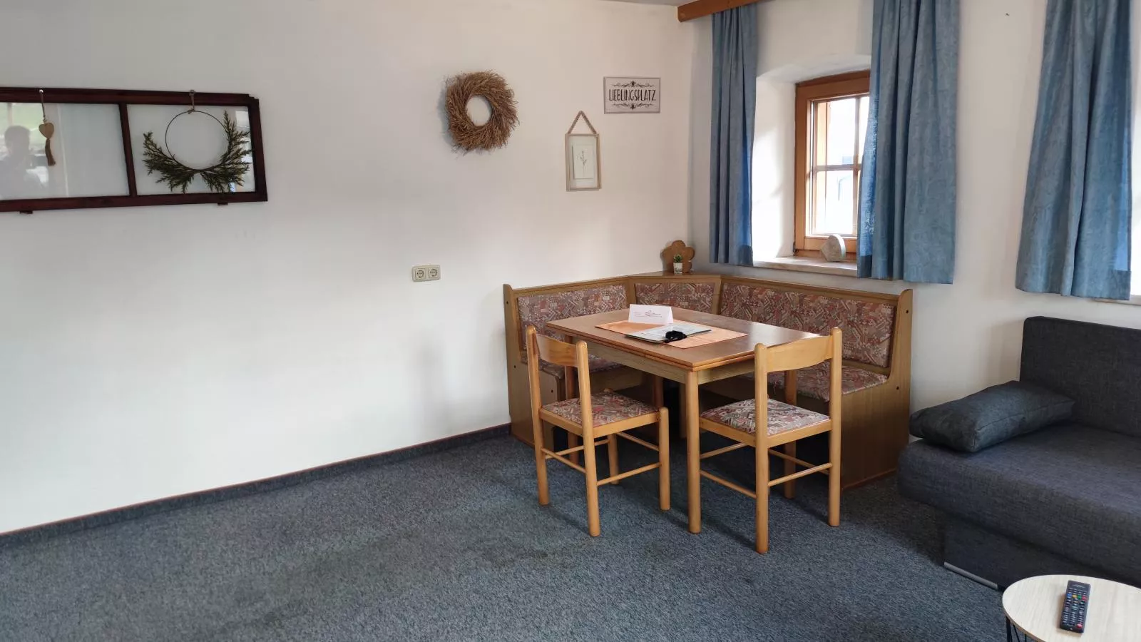 Seppen Top 2-Living room