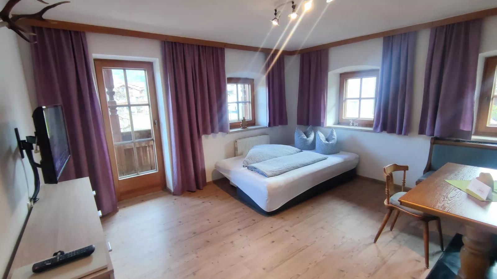 Seppen Top 3-Living room