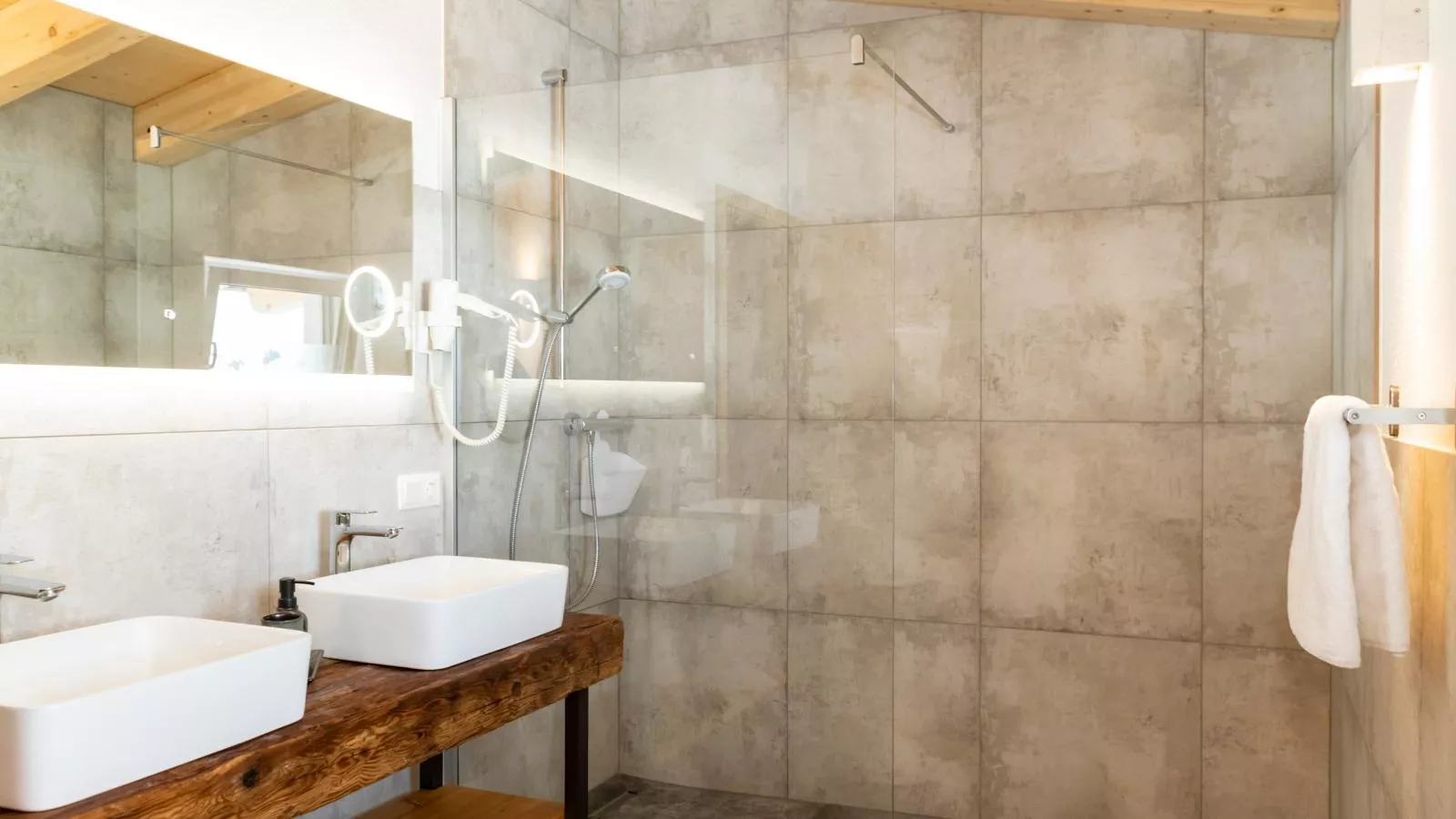 Tirolee Marchegg-Bathroom