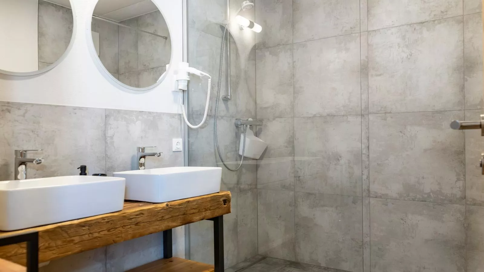 Tirolee Marchegg 1 OG Top 3-Badezimmer