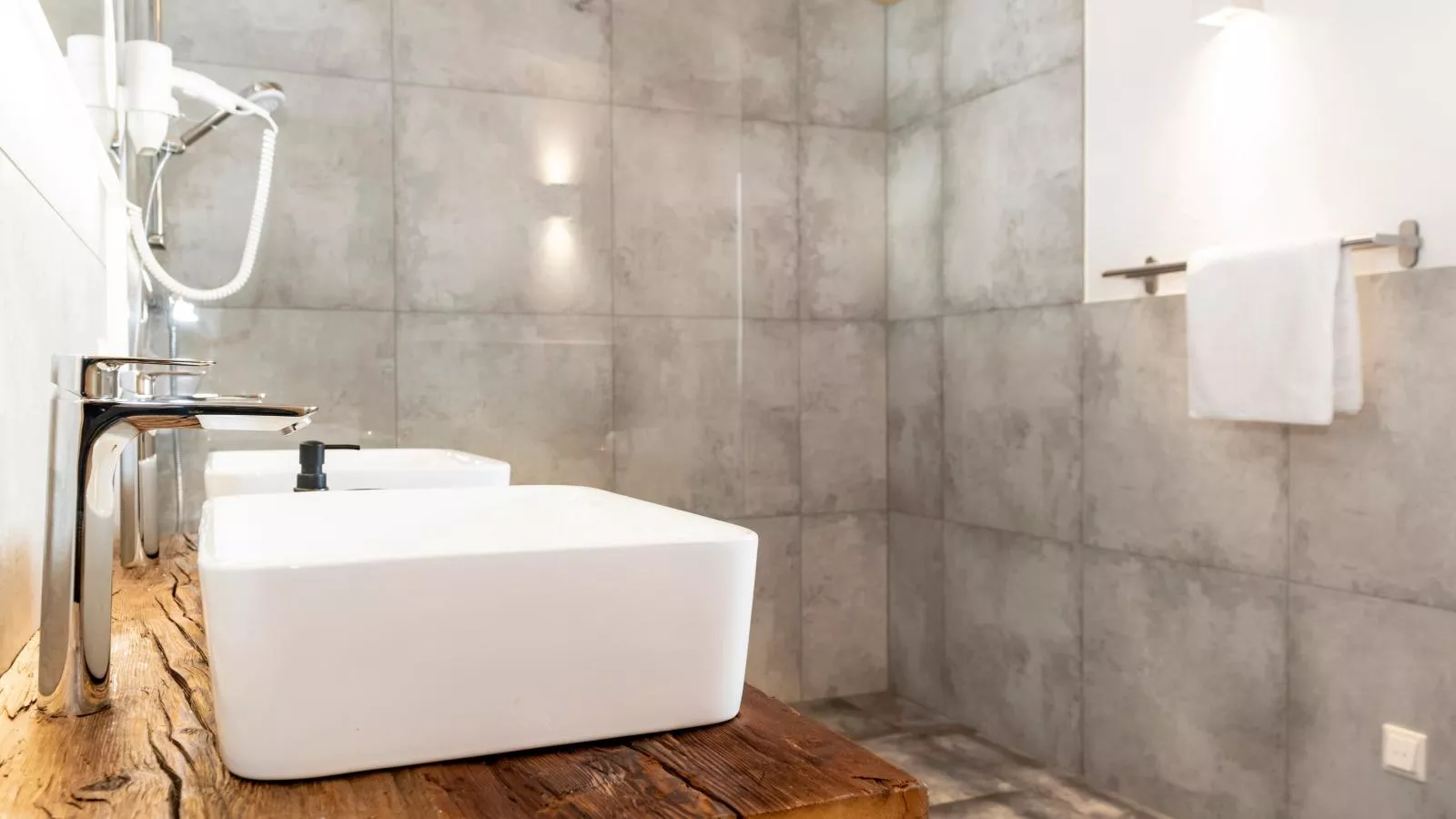 Tirolee Marchegg 2 OG Top 4-Bathroom