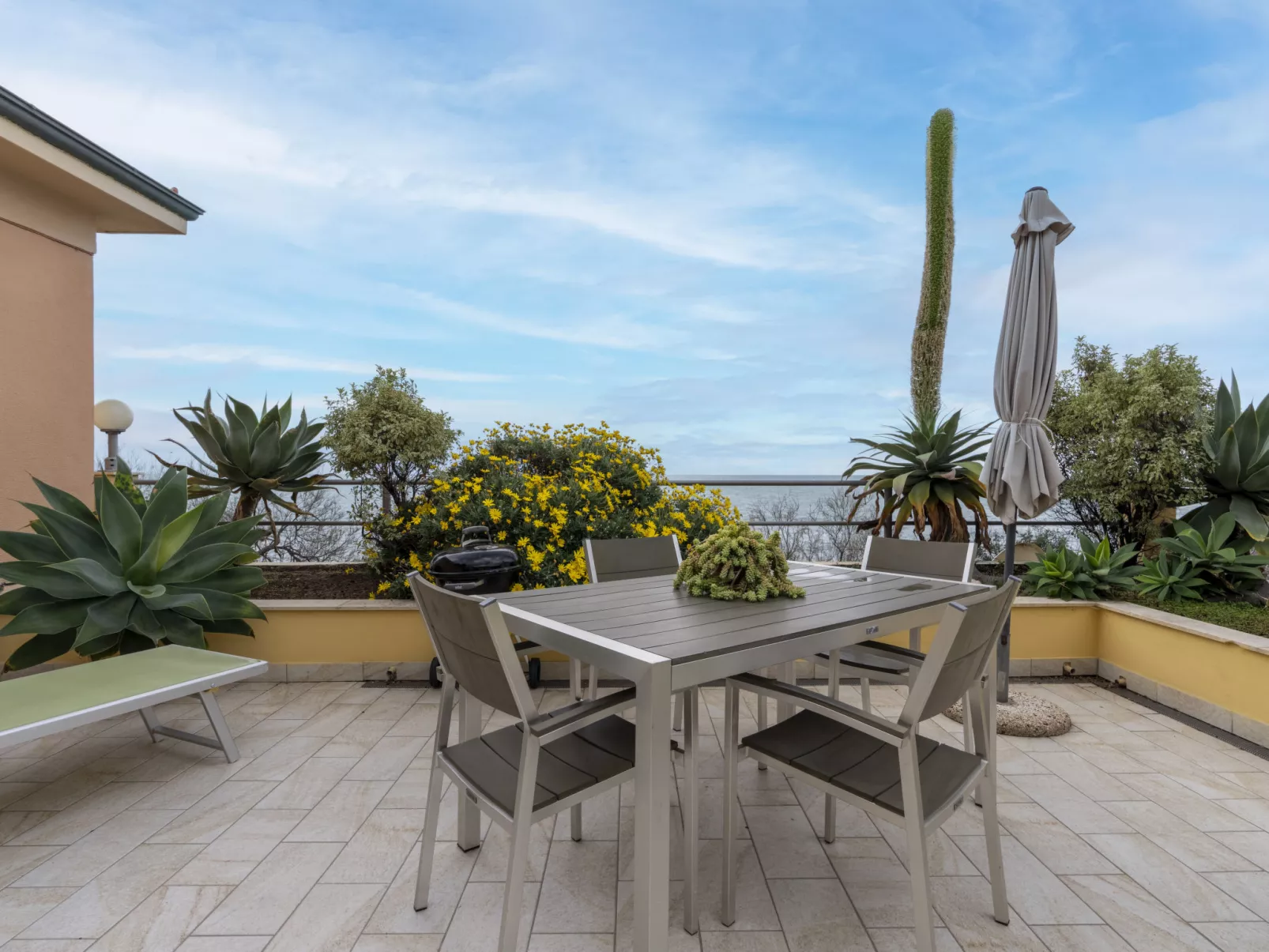 Terrazzo sul Mare-Outside