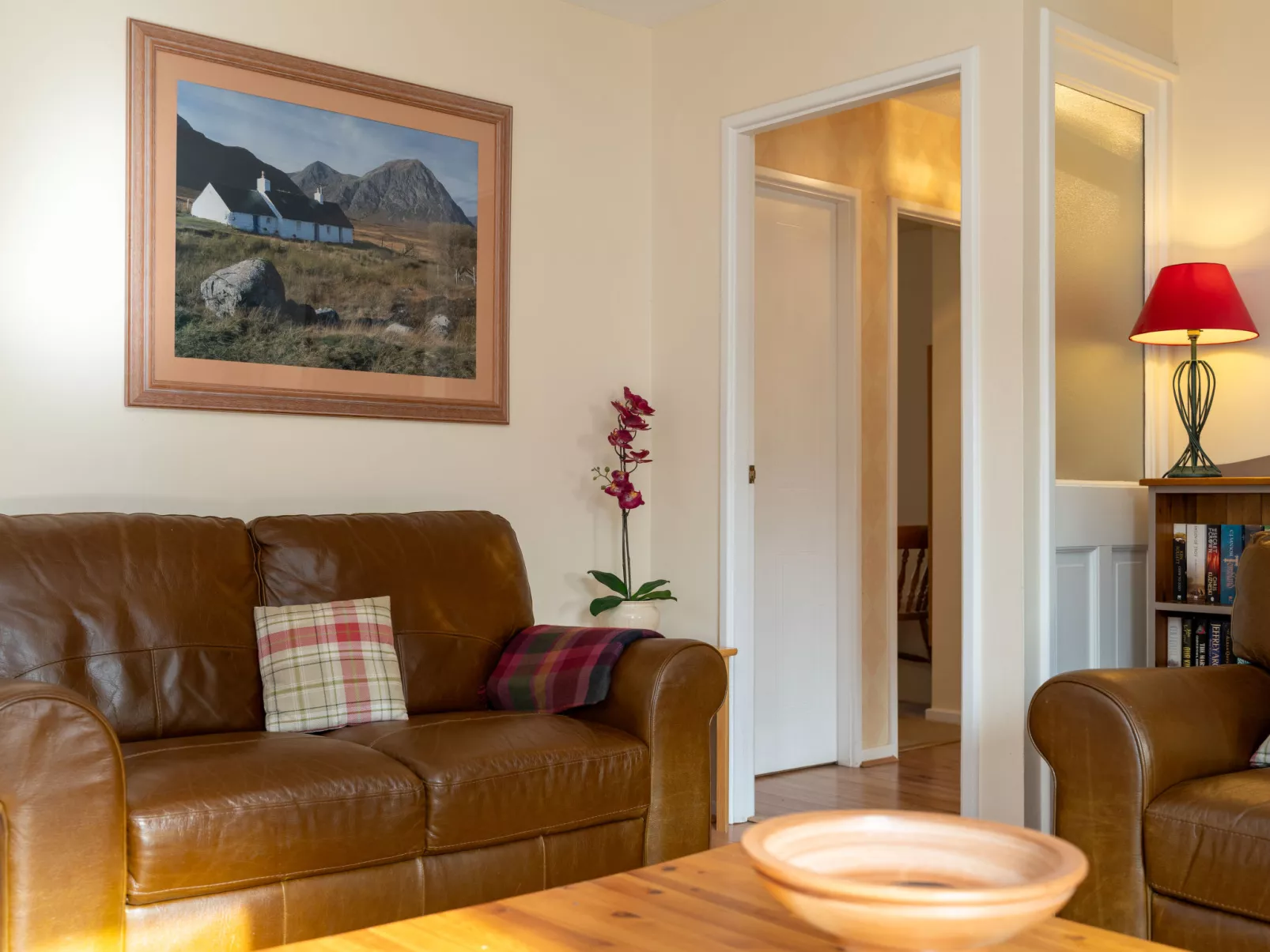 Falcon Lodge-Inside