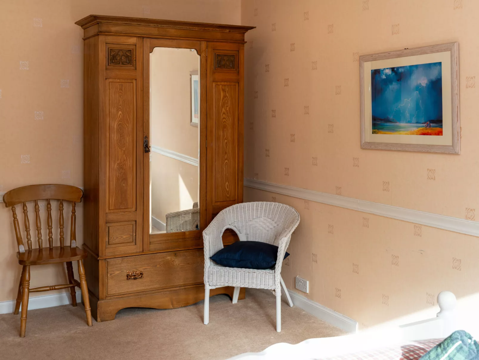 Falcon Lodge-Inside