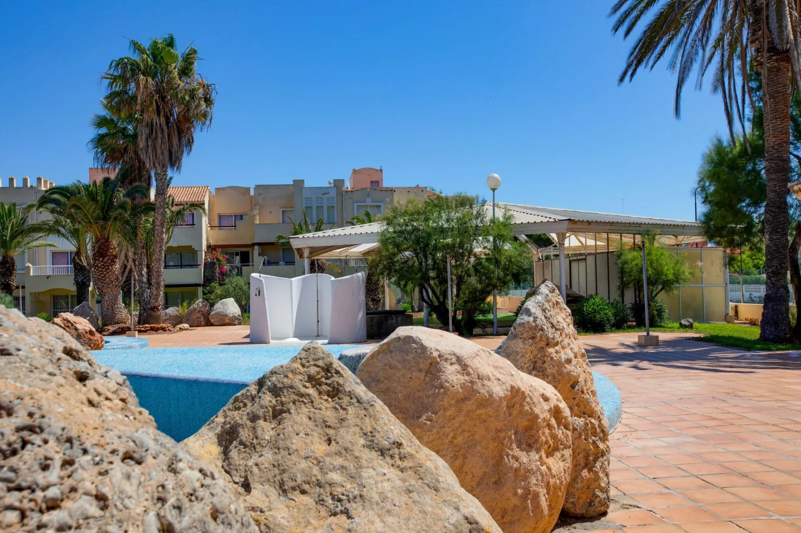 Macael Bajo 202-Pool