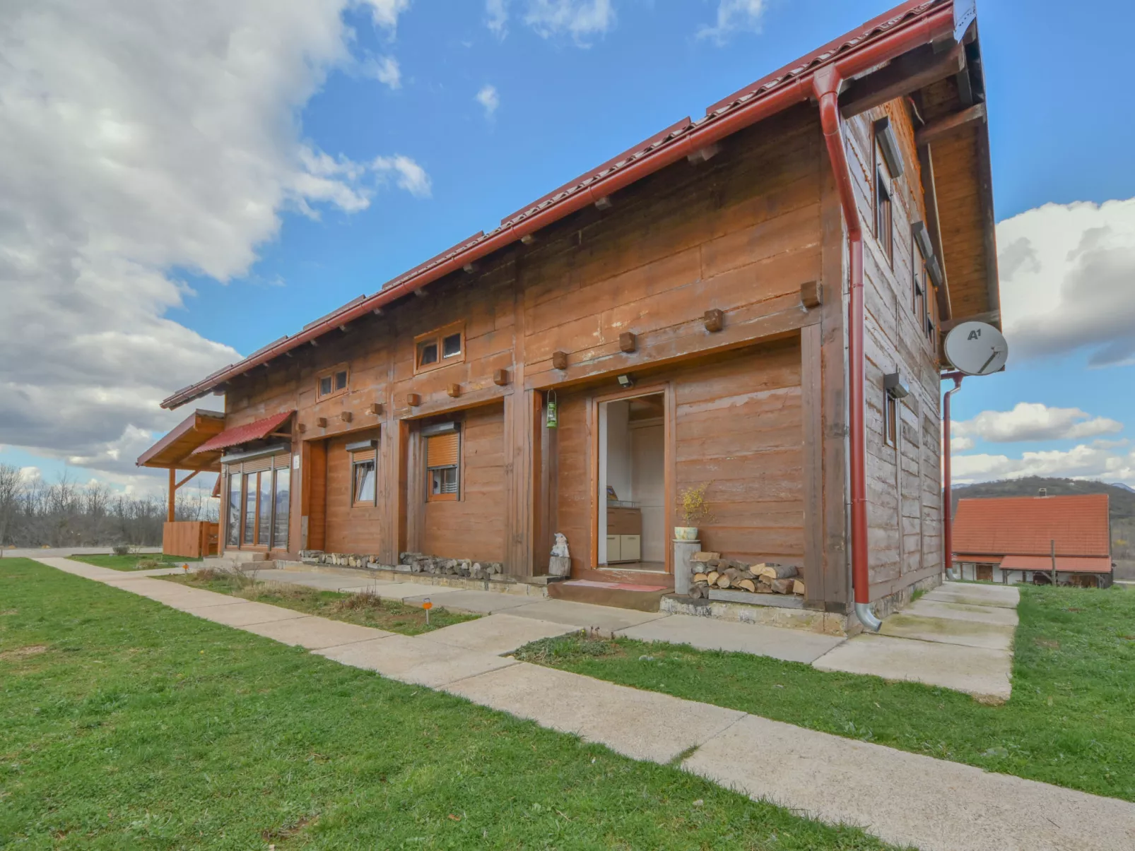 Vacation house Vrkljan-Outside