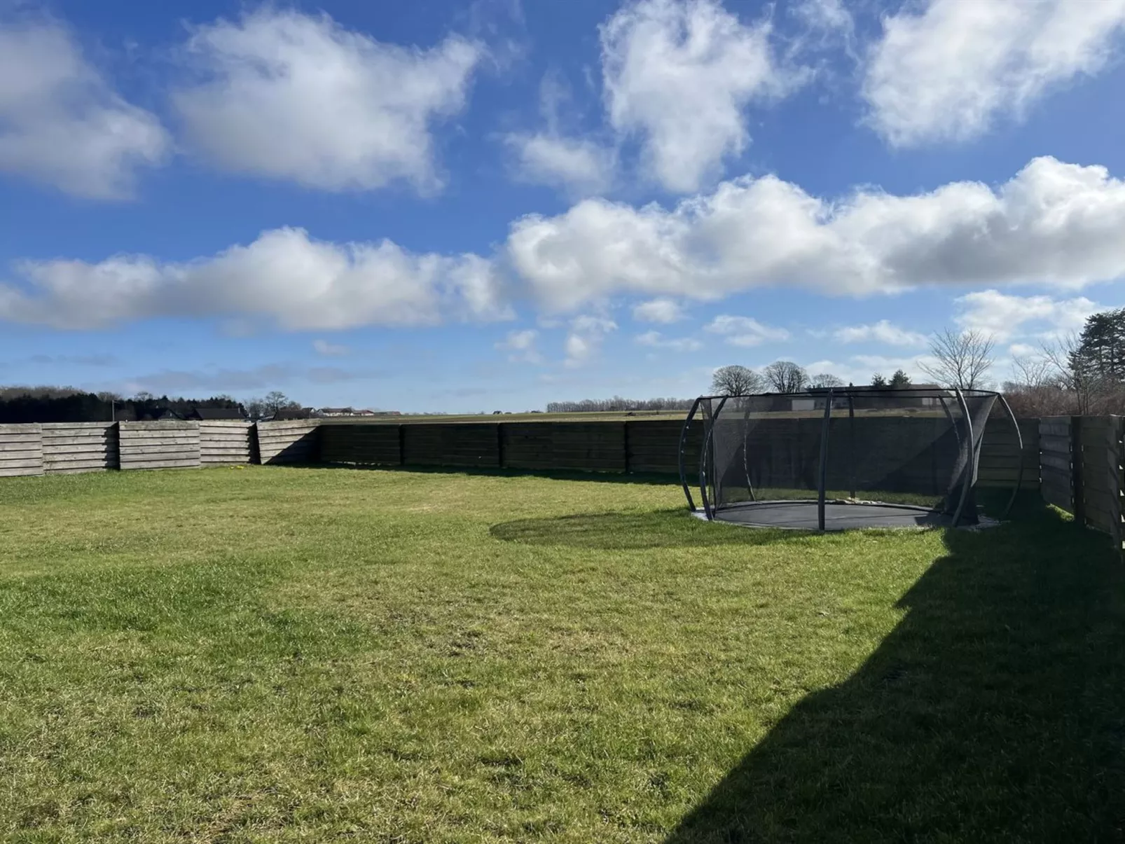"Fridgerd" - 4.8km from the sea-Outside