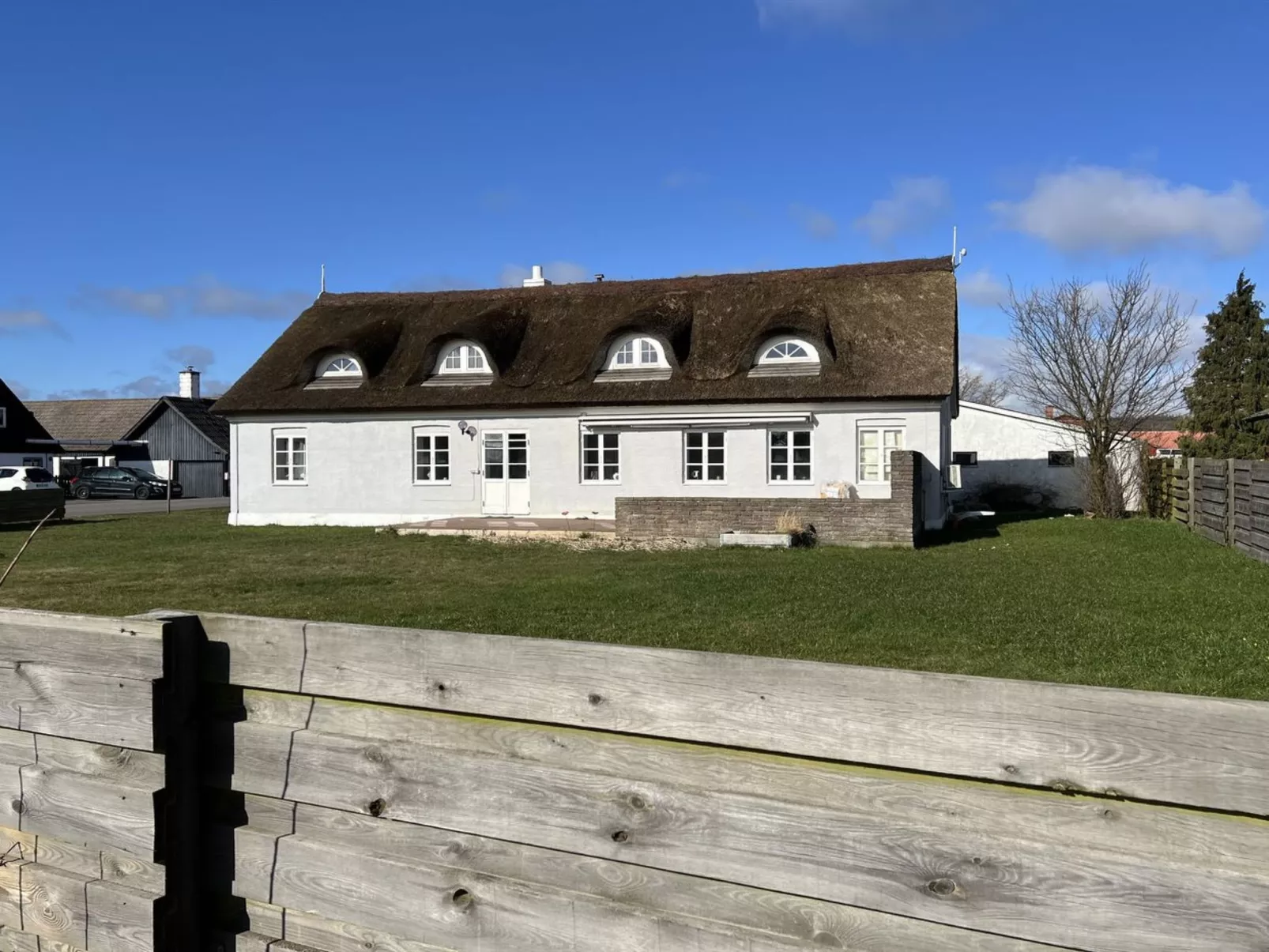 "Fridgerd" - 4.8km from the sea-Outside