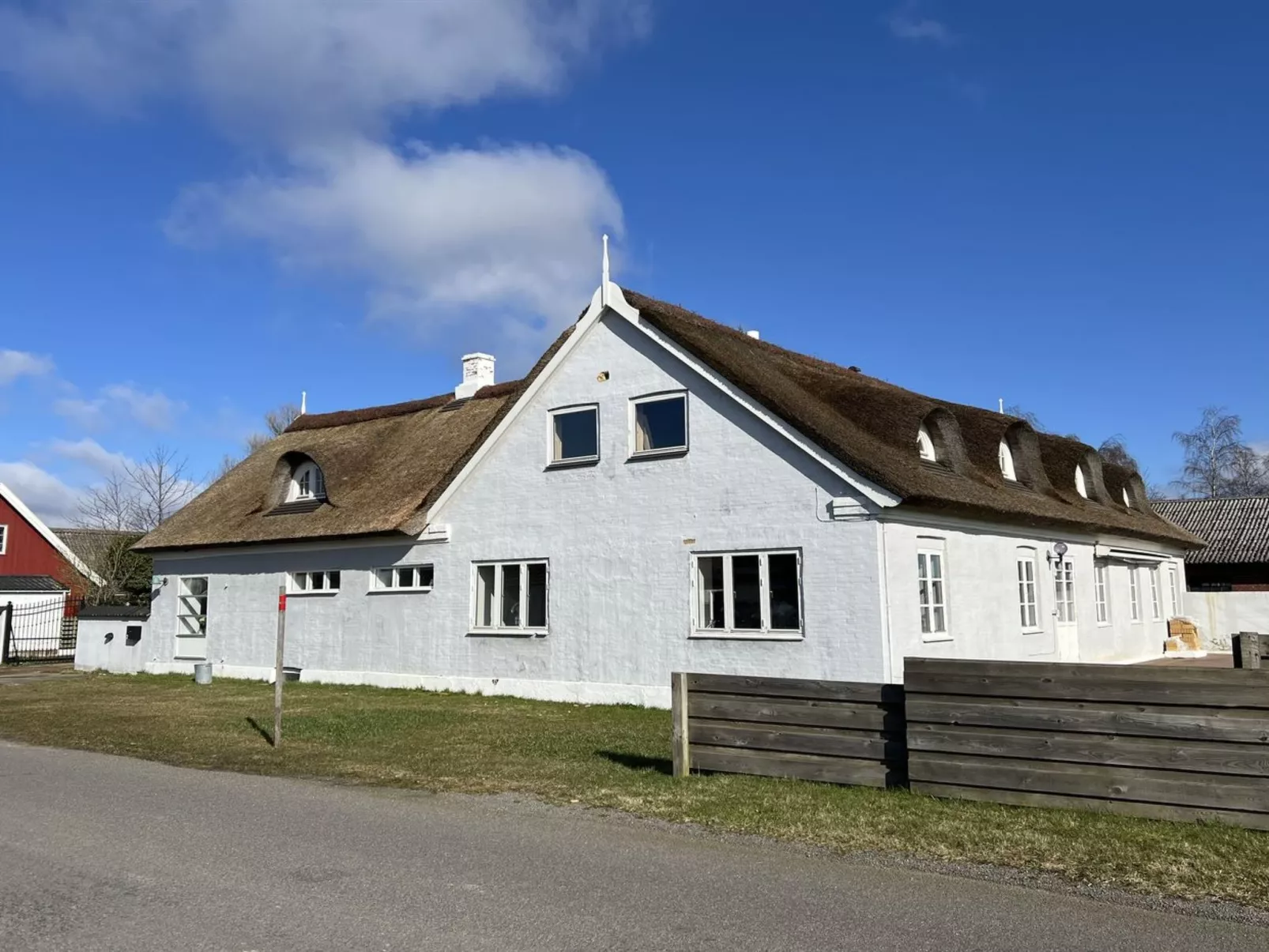"Fridgerd" - 4.8km from the sea-Outside