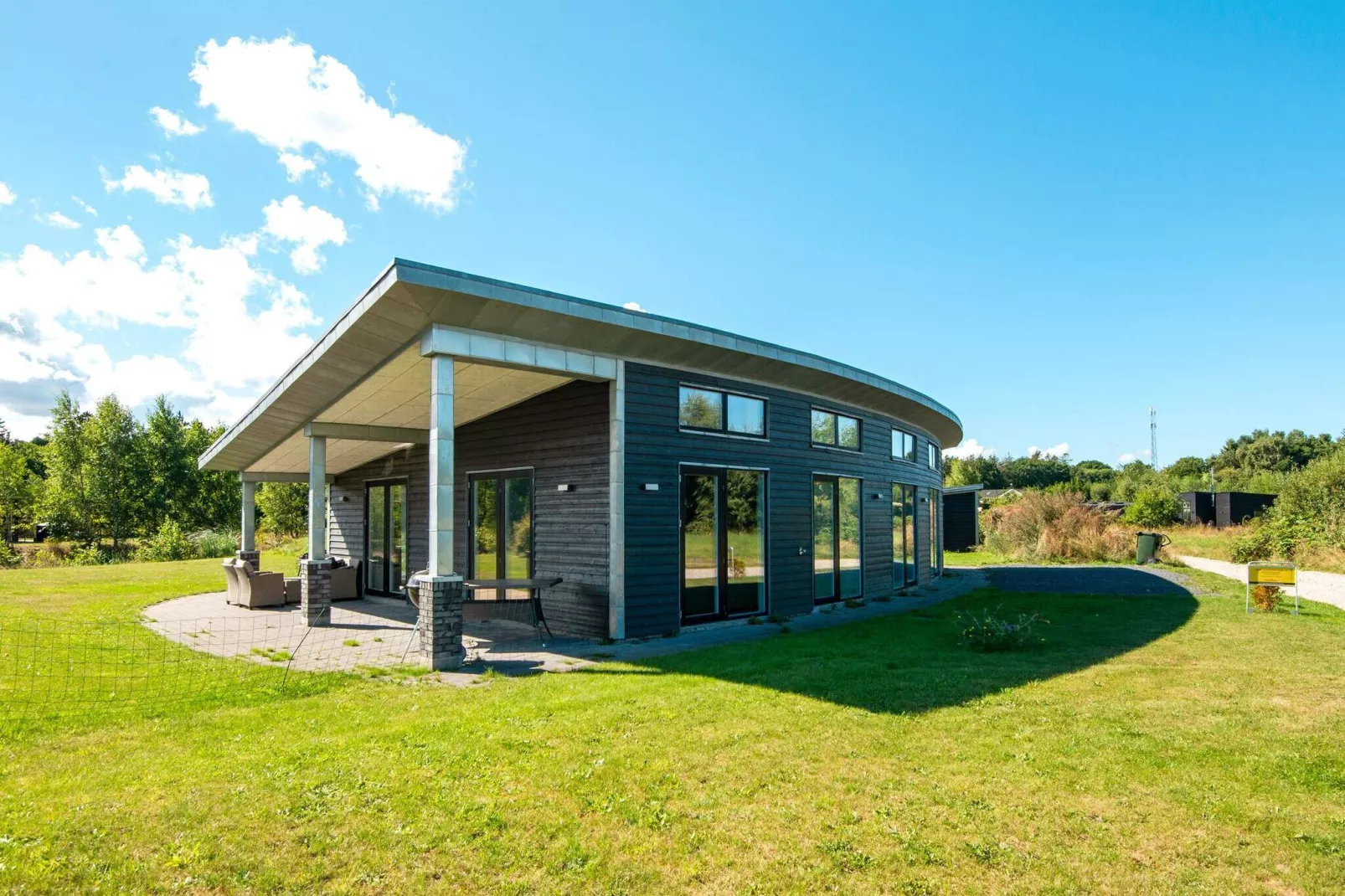 Luxury Lakeside Retreat with Spa-By Traum