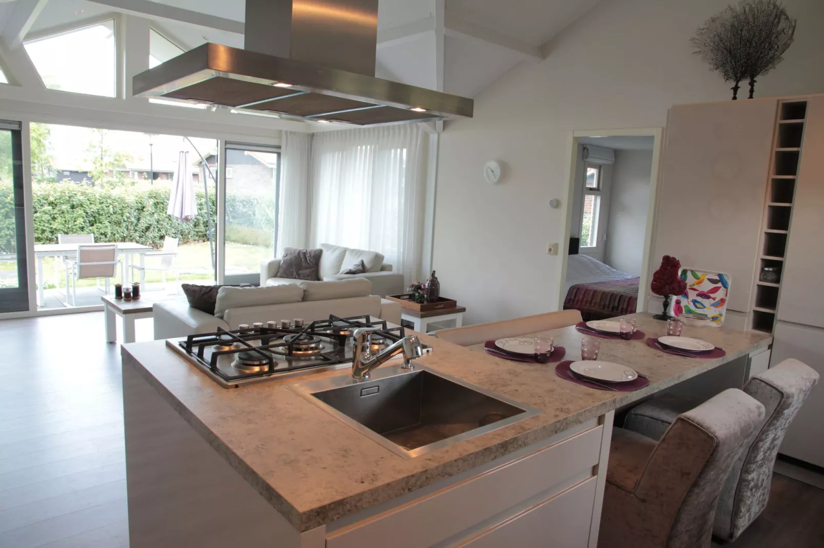 Sunny Oosterschelde-Kitchen