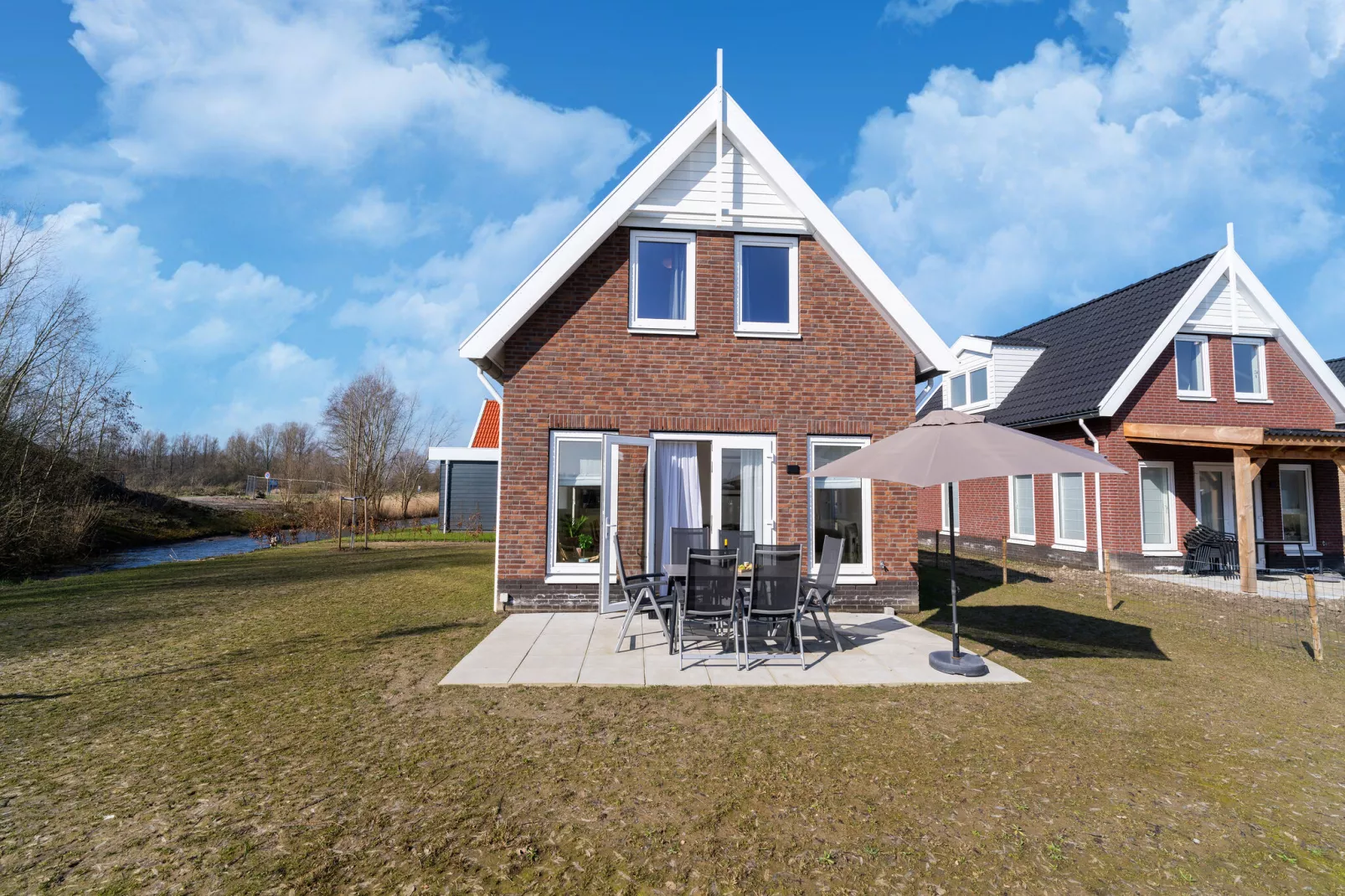 Strandloper 129-Exterior summer