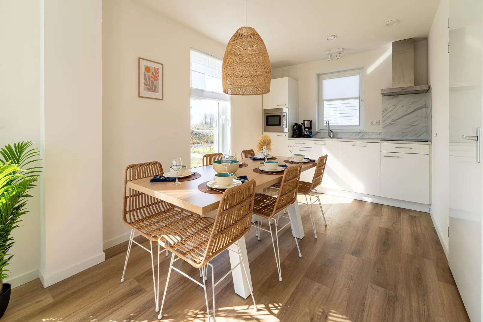 Strandloper 129-Dining room