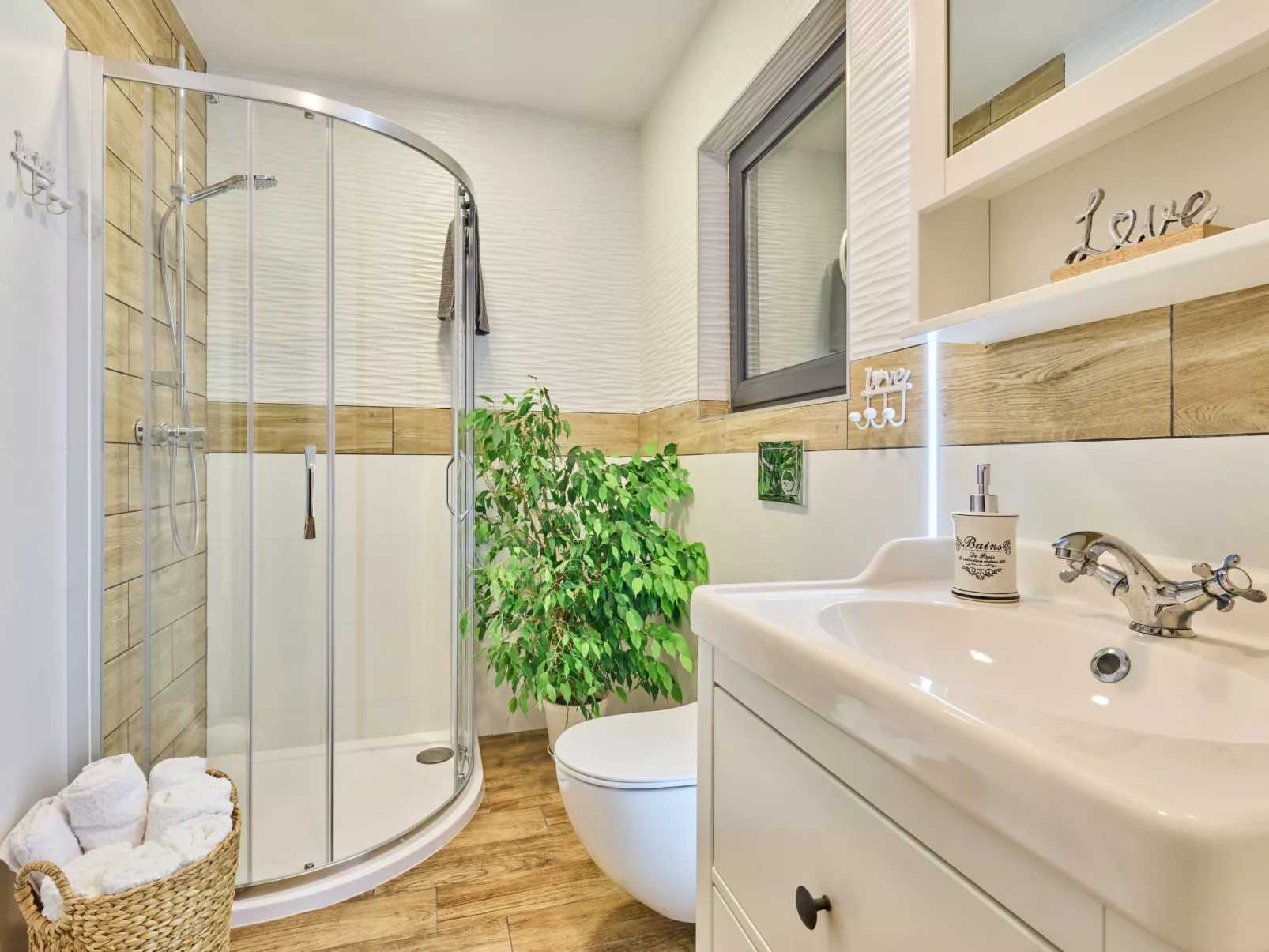 Luxe Timber Lodge & Yoga Loft-Inside
