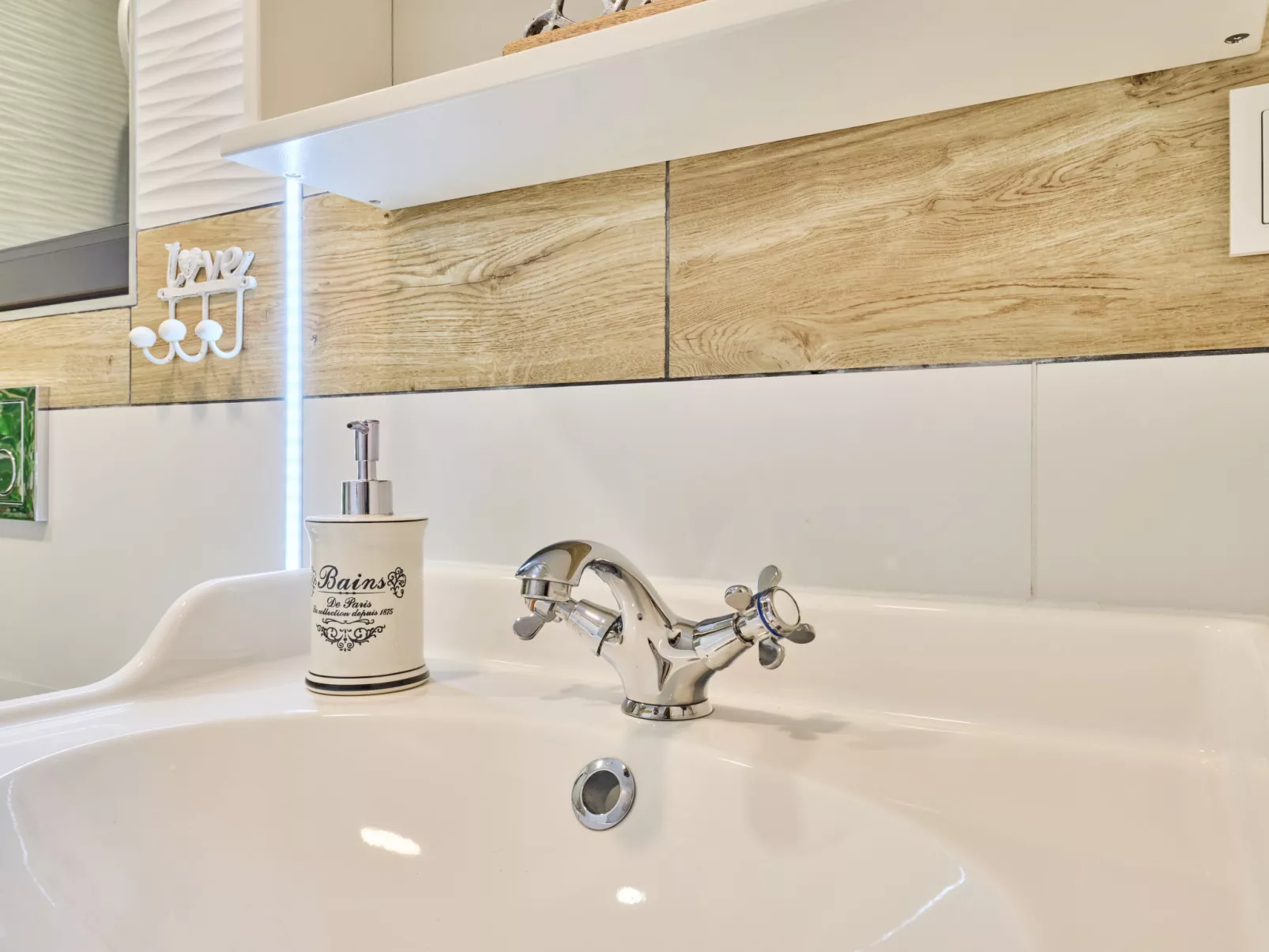 Luxe Timber Lodge & Yoga Loft-Inside