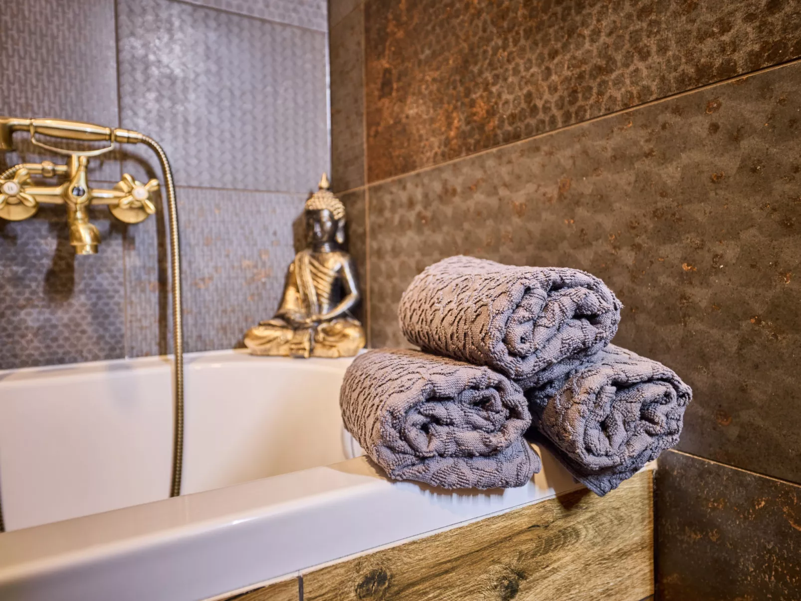 Luxe Timber Lodge & Relaxing Bath”-Inside