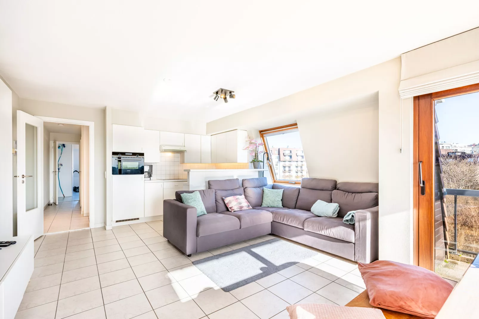 PLAZA Z/Z24-Living room