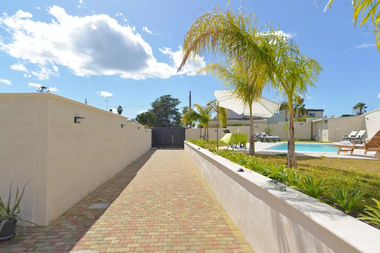 Villa Principe Flo mit Privatpool-Piscine