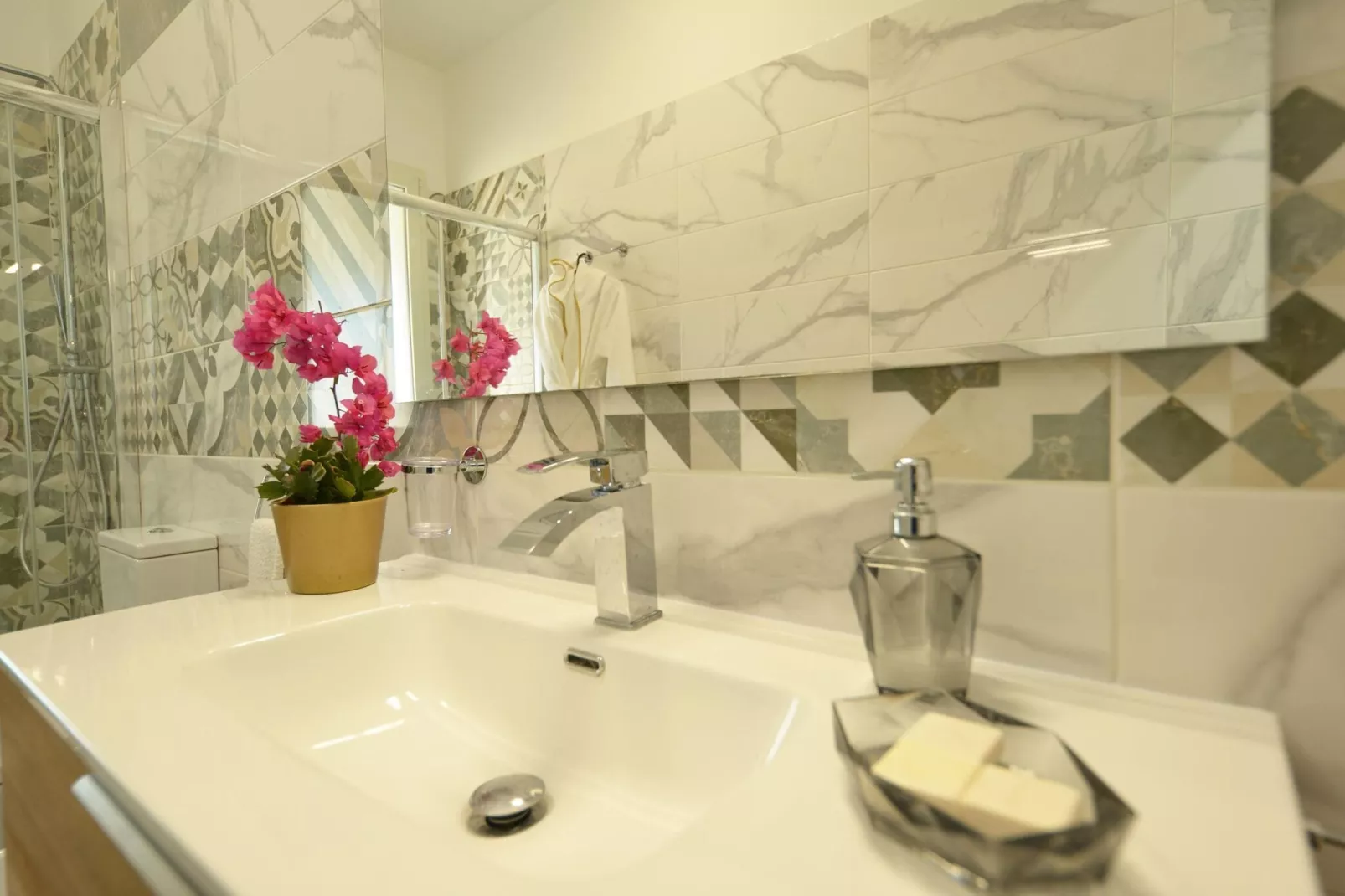 Villa Principe Flo mit Privatpool-Salle de bain