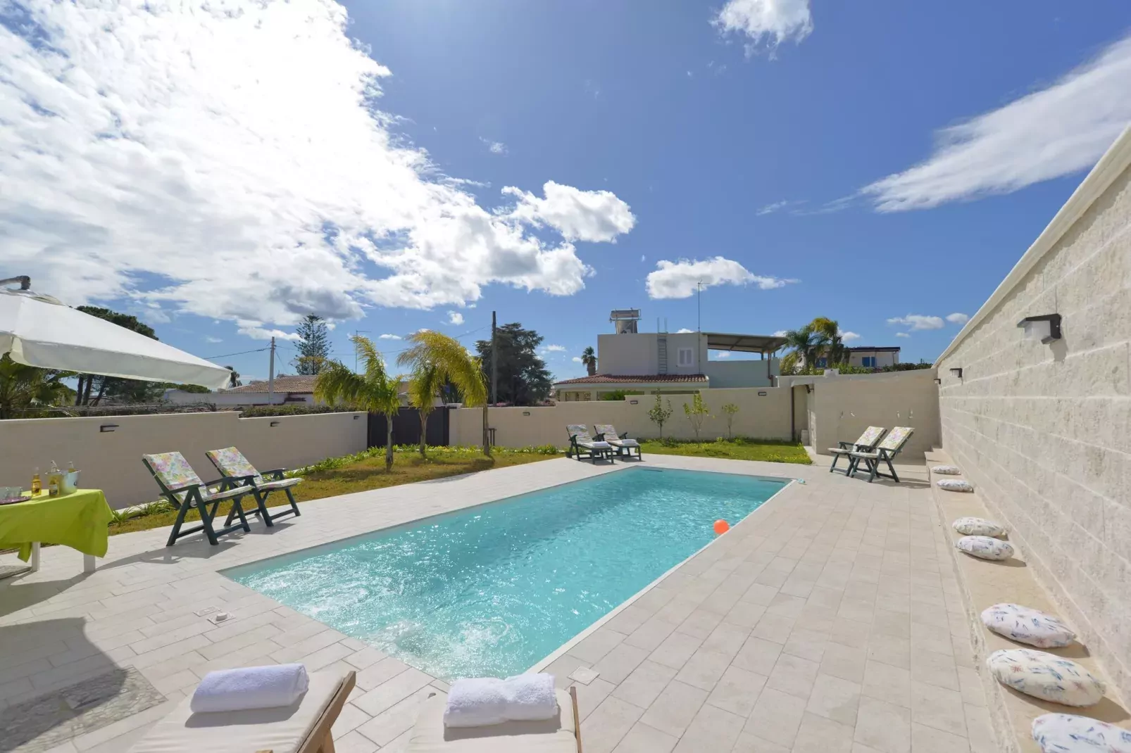 Villa Principe Flo mit Privatpool-Piscine