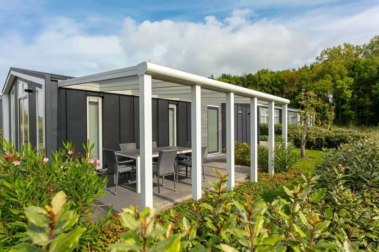 Water Resort Oosterschelde 80-Gardens summer