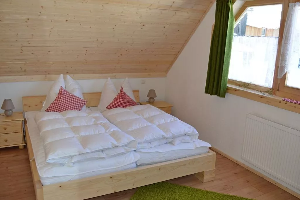 99499-Bedroom