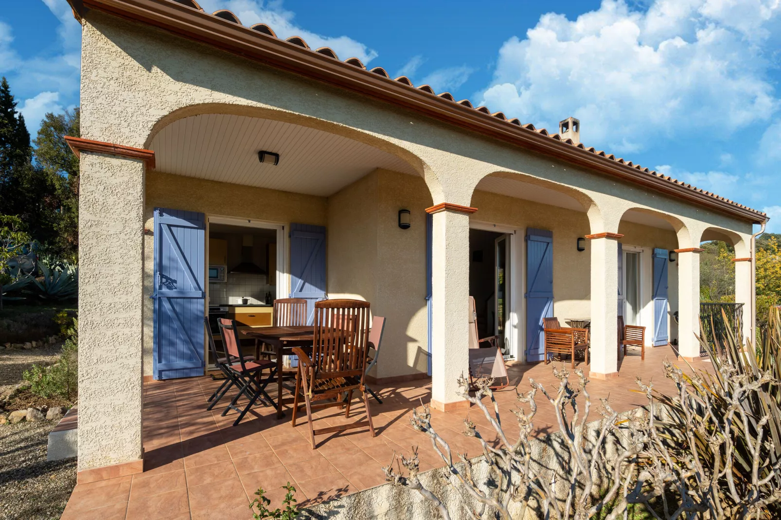 La Chouette de Minerve-Exterior summer